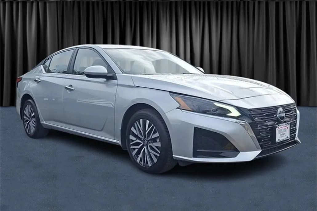 2023 Nissan Altima 2.5 SV photo 1