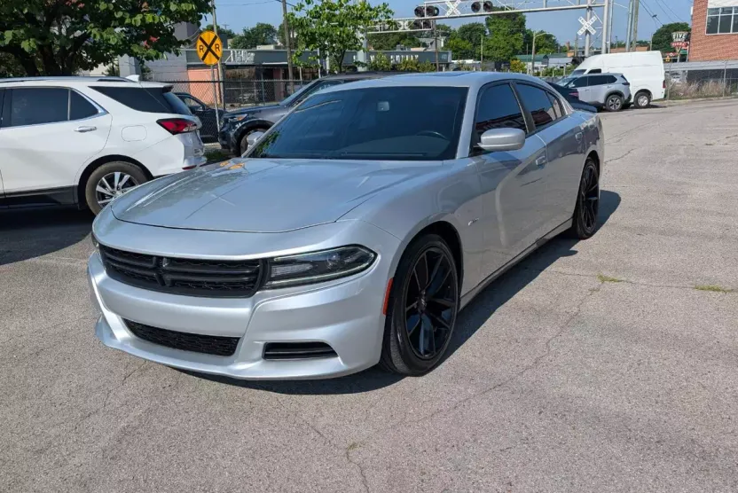 2019 Dodge Charger R/T photo 1