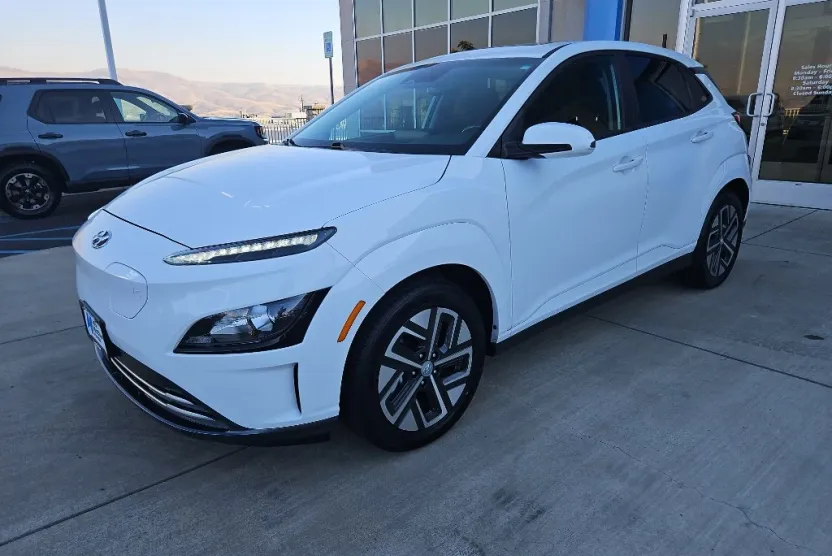 2022 Hyundai Kona Electric SEL photo 1