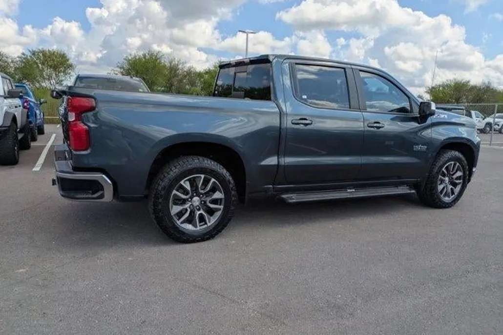 2021 Chevrolet Silverado 1500 LT photo 1