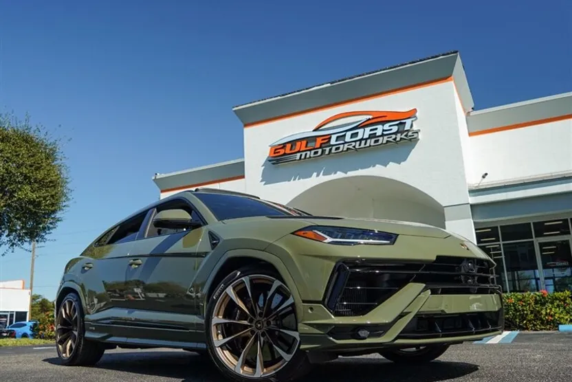 2023 Lamborghini Urus S photo 1