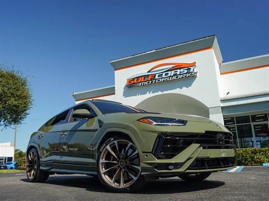 2023 Lamborghini Urus S photo 1