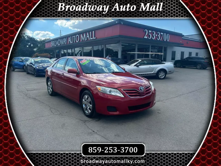 2011 Toyota Camry LE photo 1