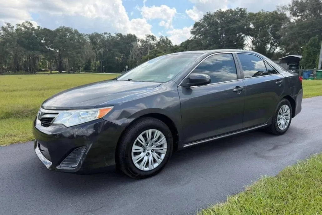 2012 Toyota Camry LE photo 1