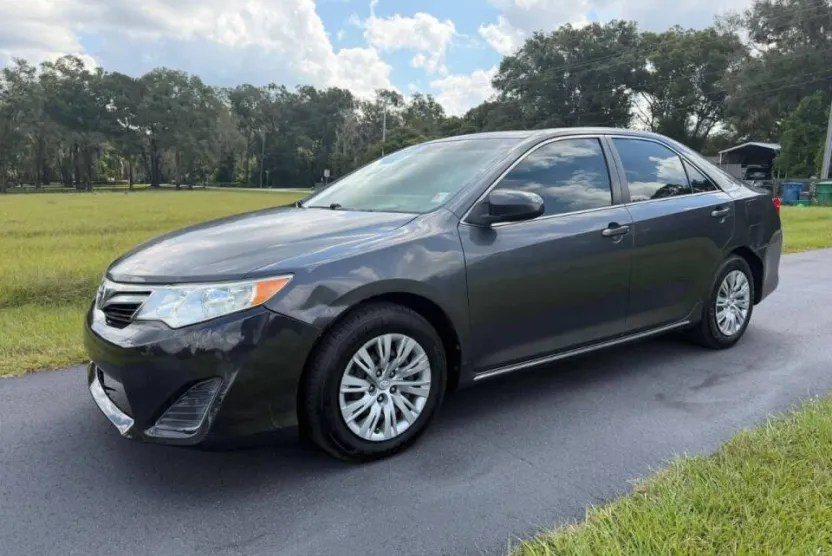 2012 Toyota Camry LE photo 1