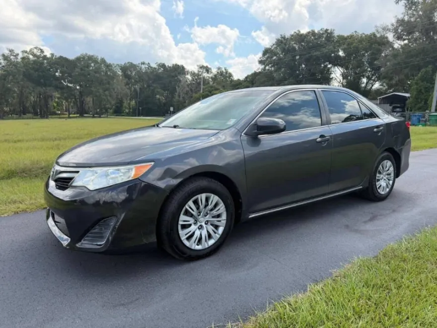 2012 Toyota Camry LE photo 1