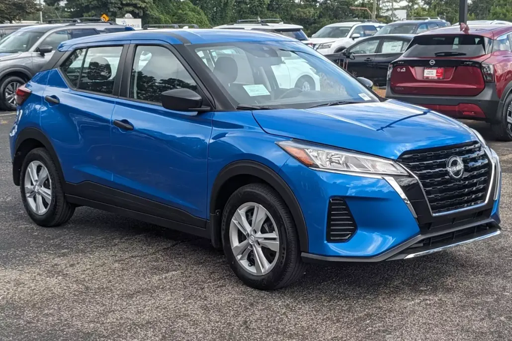 2025 Nissan Kicks Play S photo 1