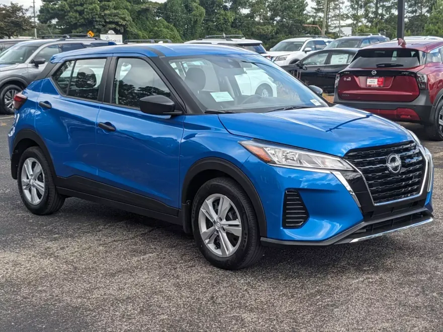 2025 Nissan Kicks Play S photo 1