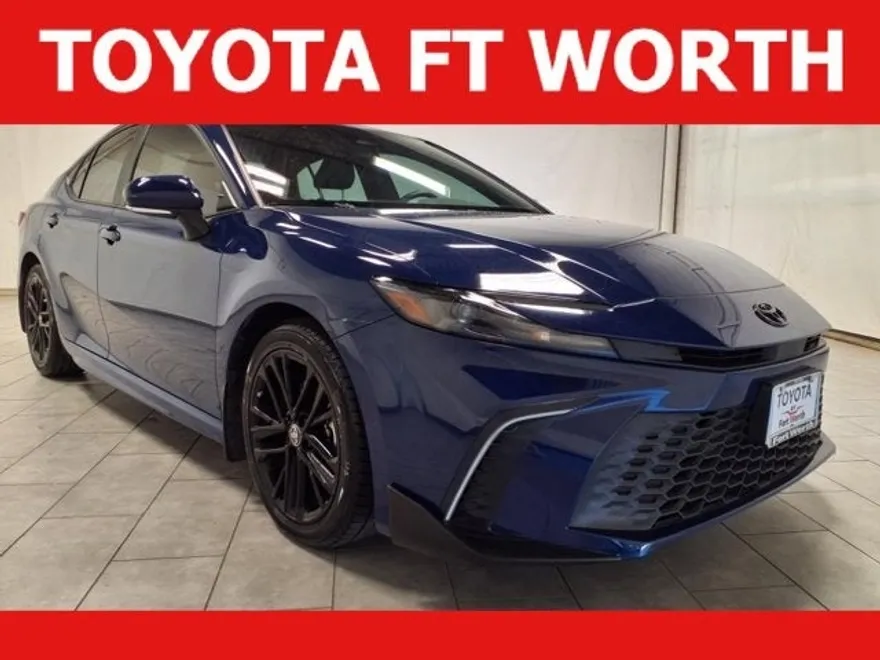 2025 Toyota Camry SE photo 1