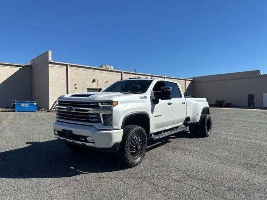 2022 Chevrolet Silverado 3500HD High Country photo 1