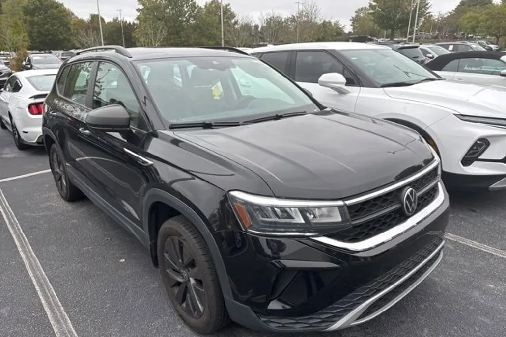 2022 Volkswagen Taos S photo 1