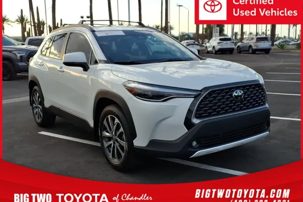 2024 Toyota Corolla Cross XLE photo 1