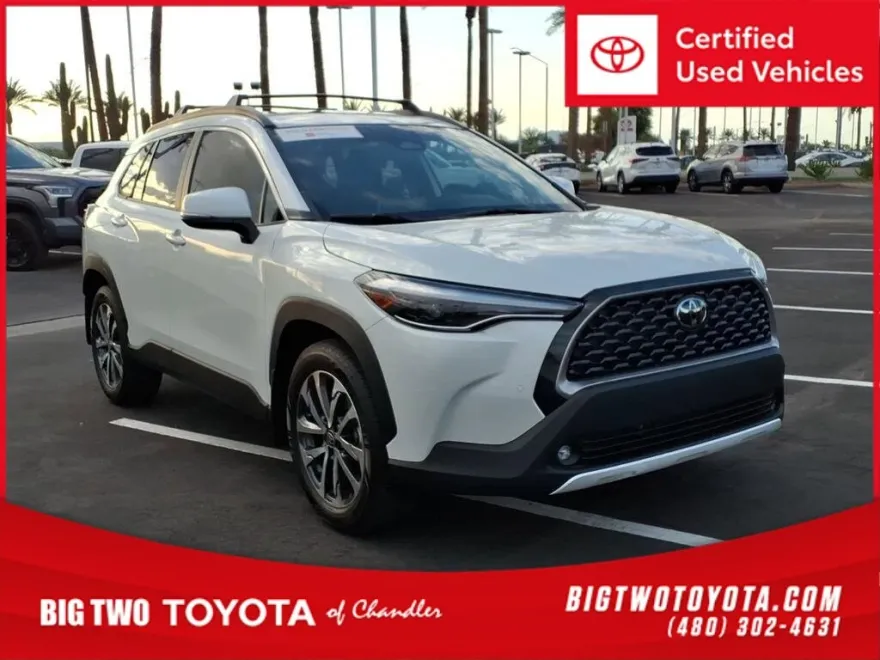 2024 Toyota Corolla Cross XLE photo 1