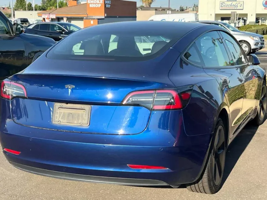 2021 Tesla Model 3 Standard Range Plus photo 1