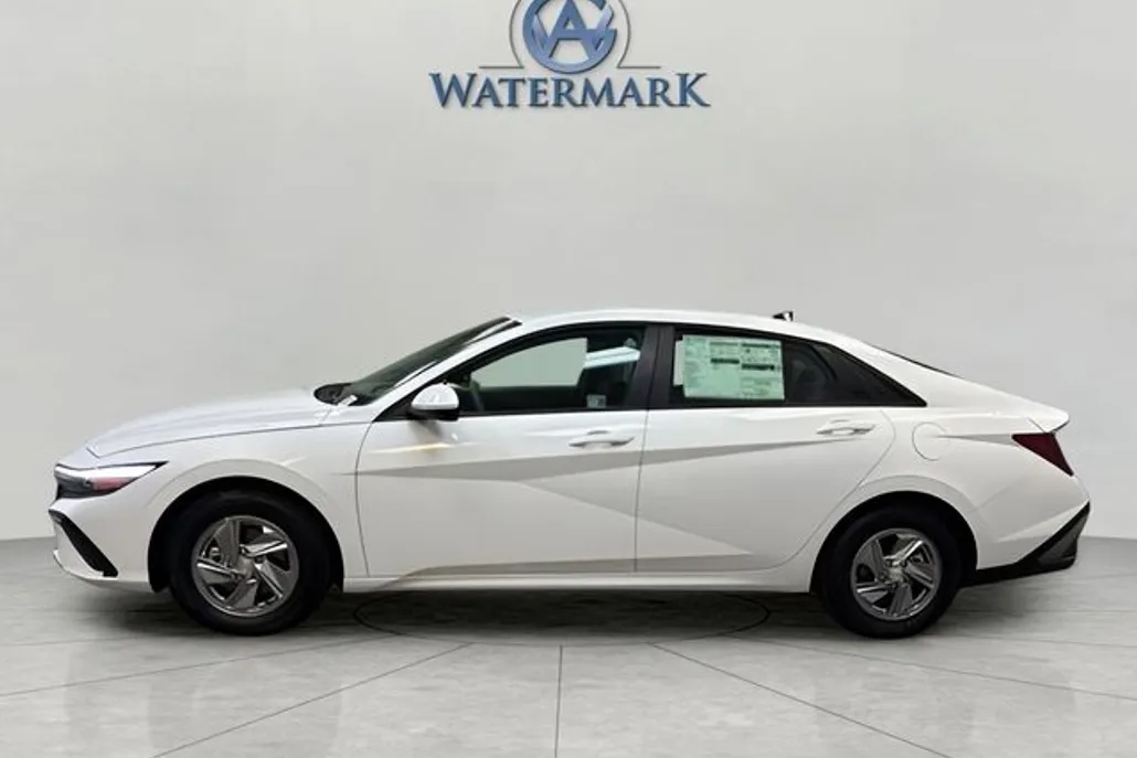 2025 Hyundai Elantra SE photo 1
