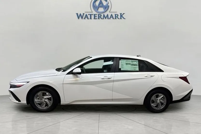 2025 Hyundai Elantra SE photo 1