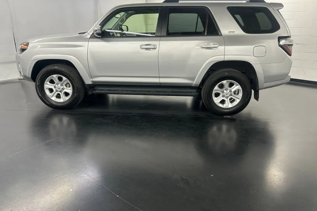 2024 Toyota 4Runner SR5 Premium photo 1