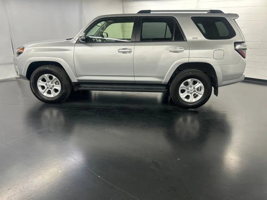 2024 Toyota 4Runner SR5 Premium photo 1