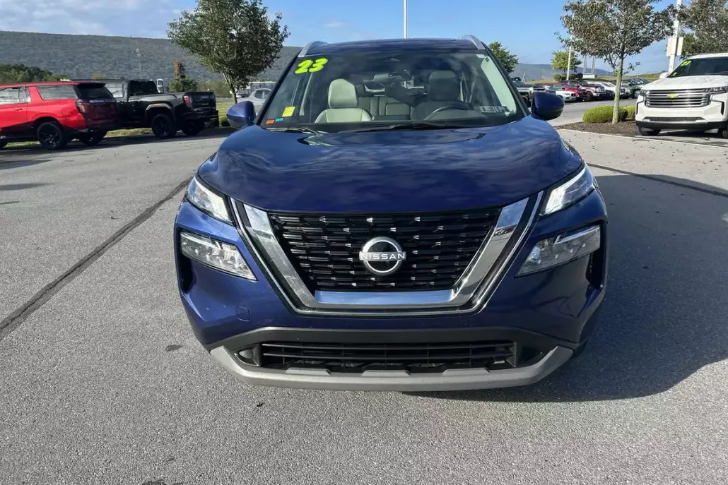 2023 Nissan Rogue SV photo 1
