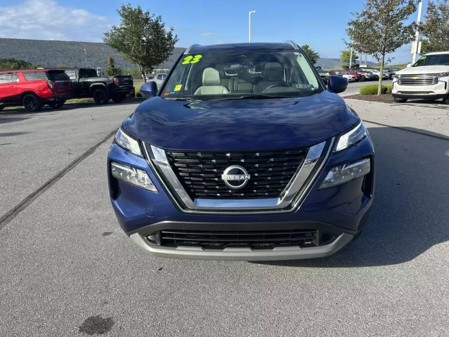 2023 Nissan Rogue SV photo 1