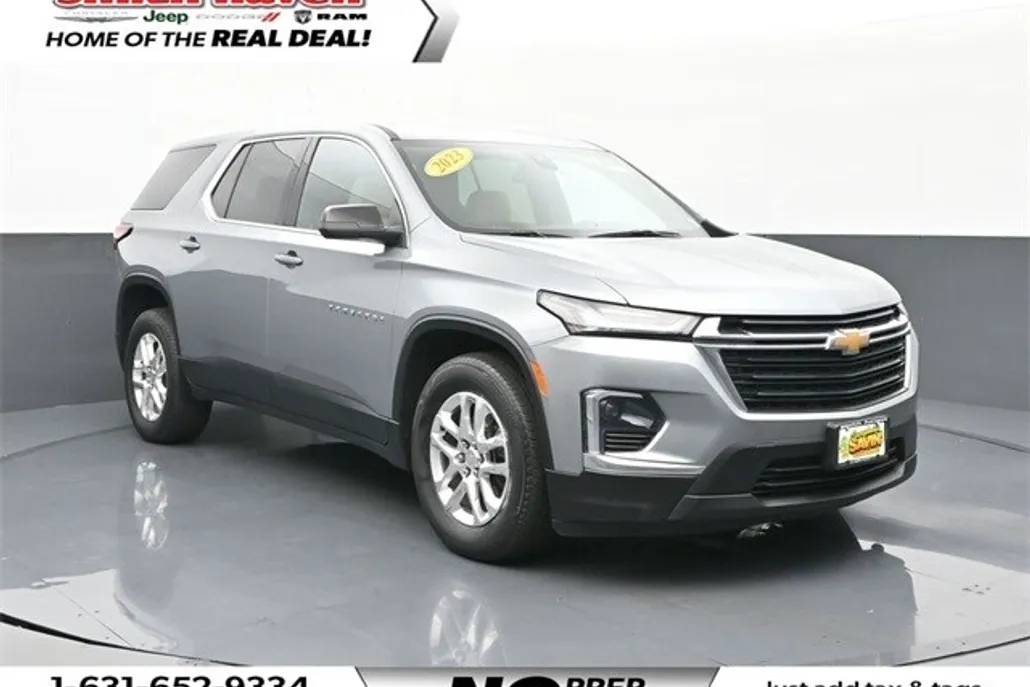 2023 Chevrolet Traverse LS photo 1