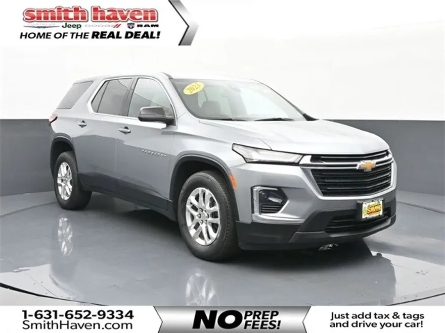 2023 Chevrolet Traverse LS photo 1