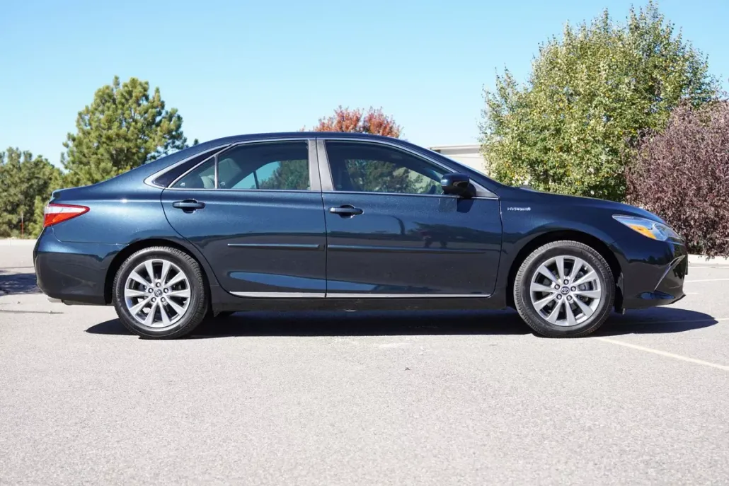 2017 Toyota Camry Hybrid XLE photo 1