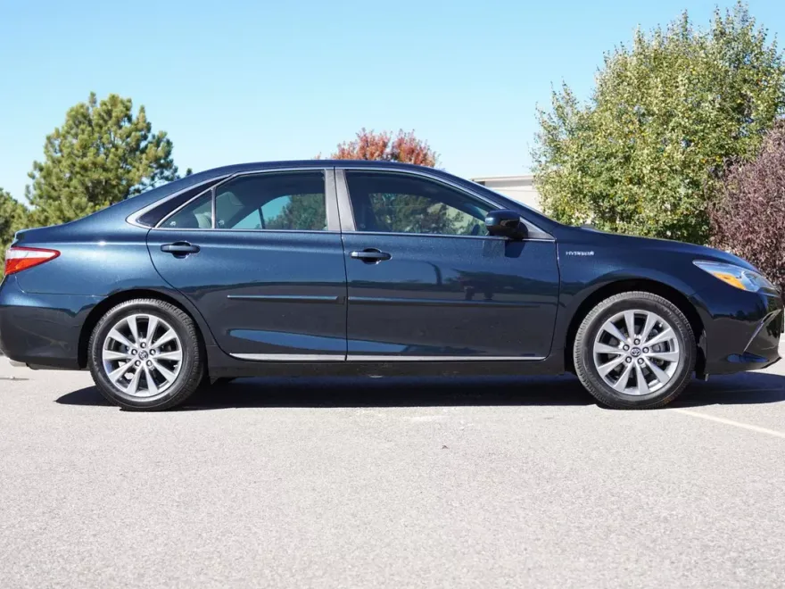 2017 Toyota Camry Hybrid XLE photo 1