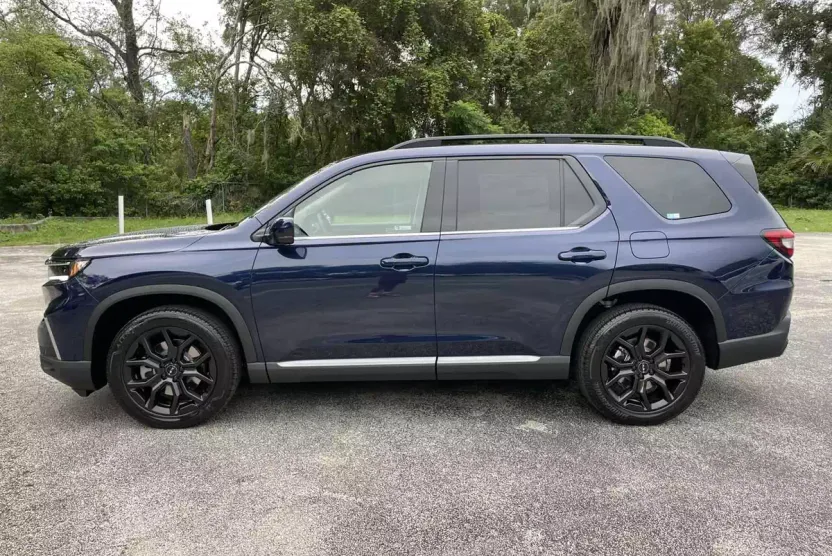 2025 Honda Pilot Touring photo 1