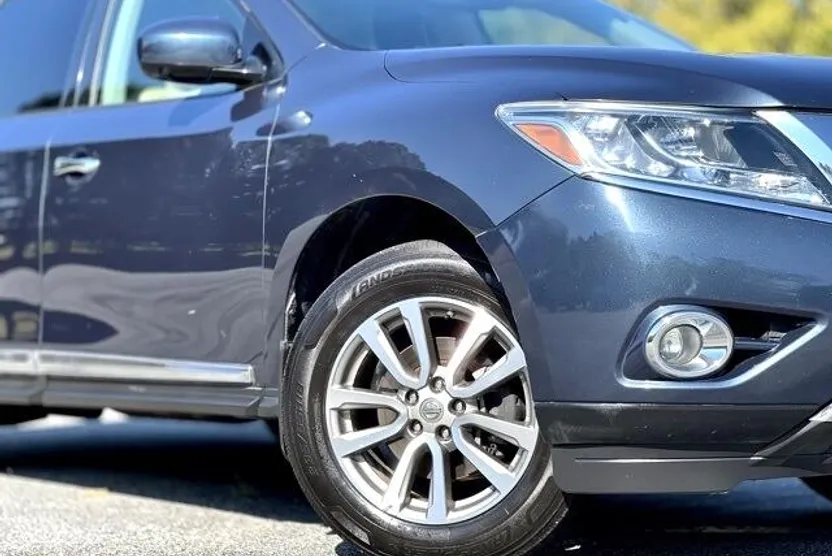2015 Nissan Pathfinder SL photo 1