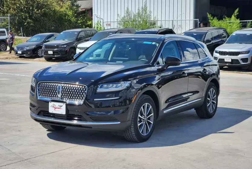 2021 Lincoln Nautilus Standard photo 1
