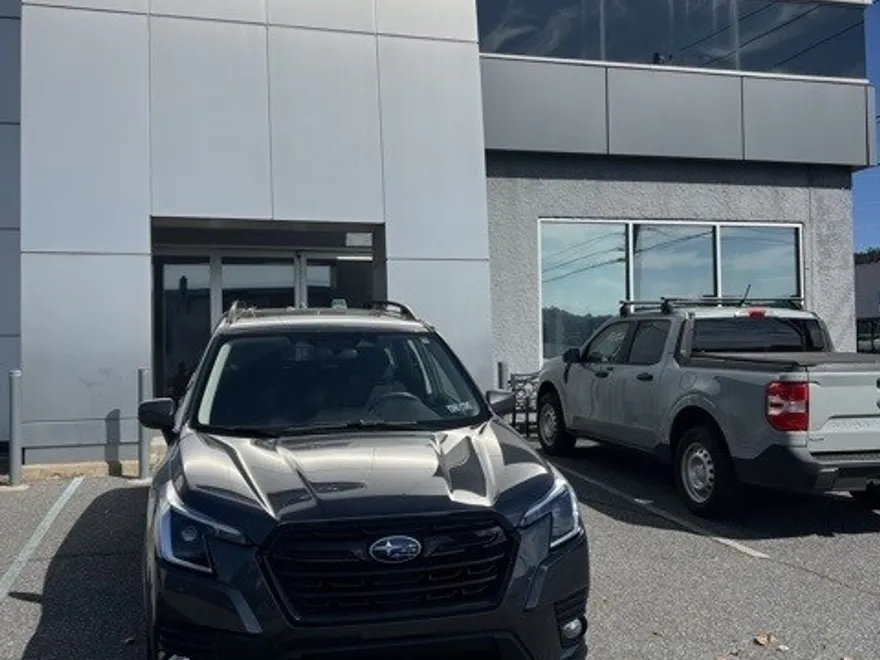 2023 Subaru Forester Premium photo 1