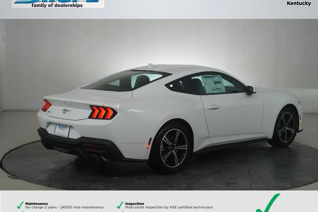 2025 Ford Mustang EcoBoost photo 1