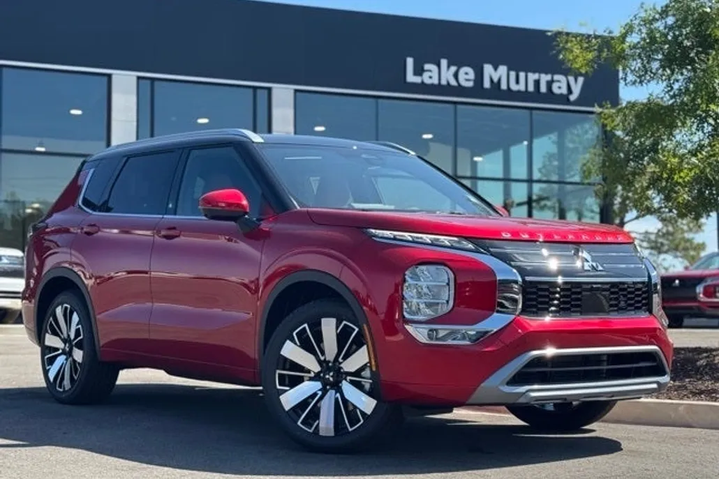 2025 Mitsubishi Outlander SEL photo 1