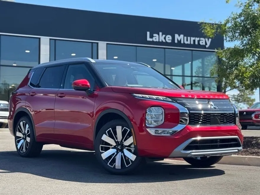 2025 Mitsubishi Outlander SEL photo 1