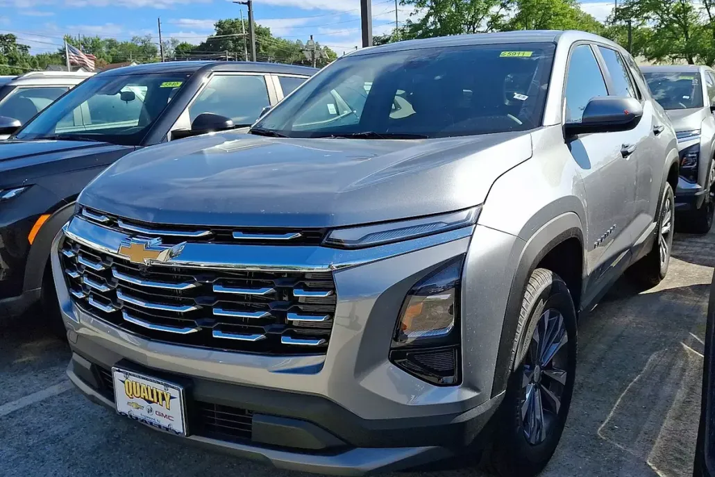 2026 Chevrolet Equinox LT photo 1