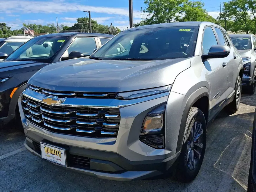 2026 Chevrolet Equinox LT photo 1