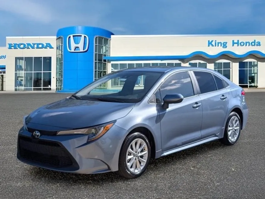 2022 Toyota Corolla LE photo 1