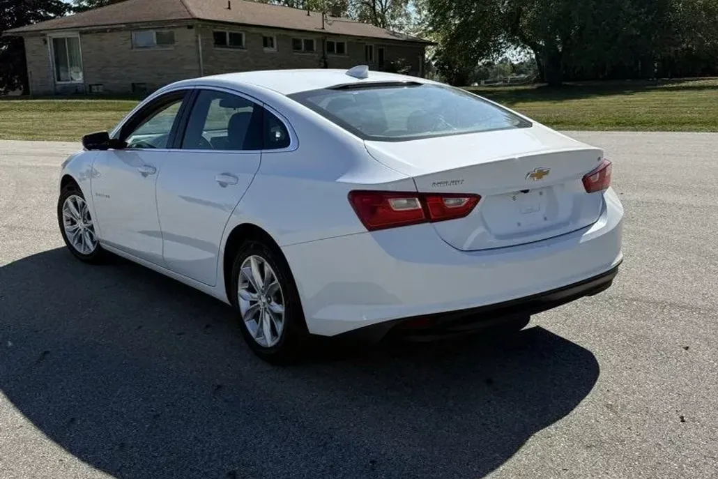 2023 Chevrolet Malibu 1LT photo 1