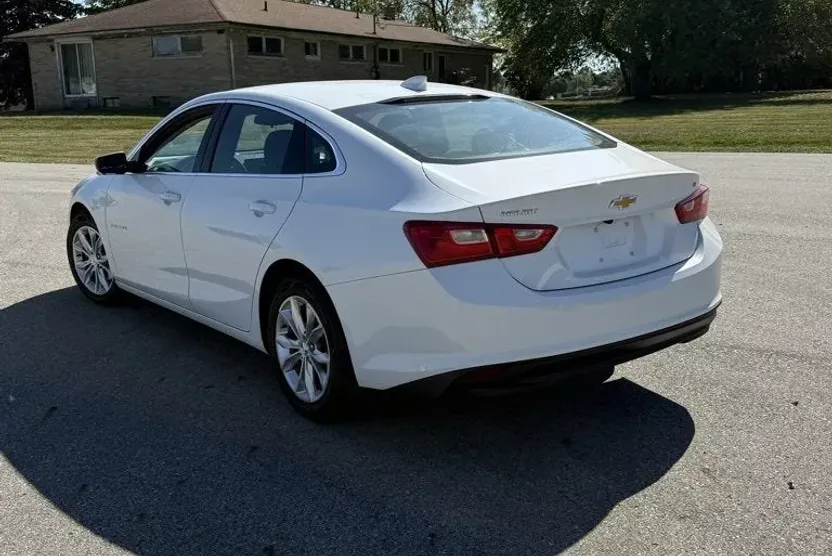 2023 Chevrolet Malibu 1LT photo 1