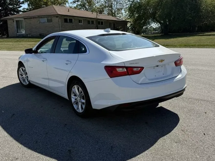 2023 Chevrolet Malibu 1LT photo 1