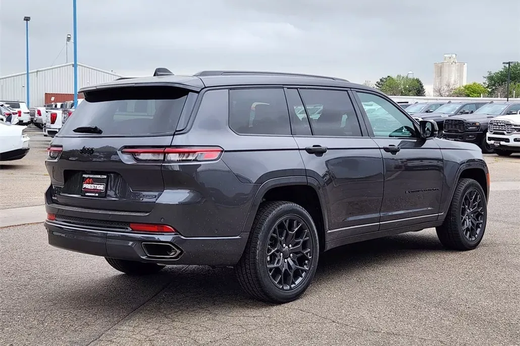 2025 Jeep Grand Cherokee L Summit photo 1