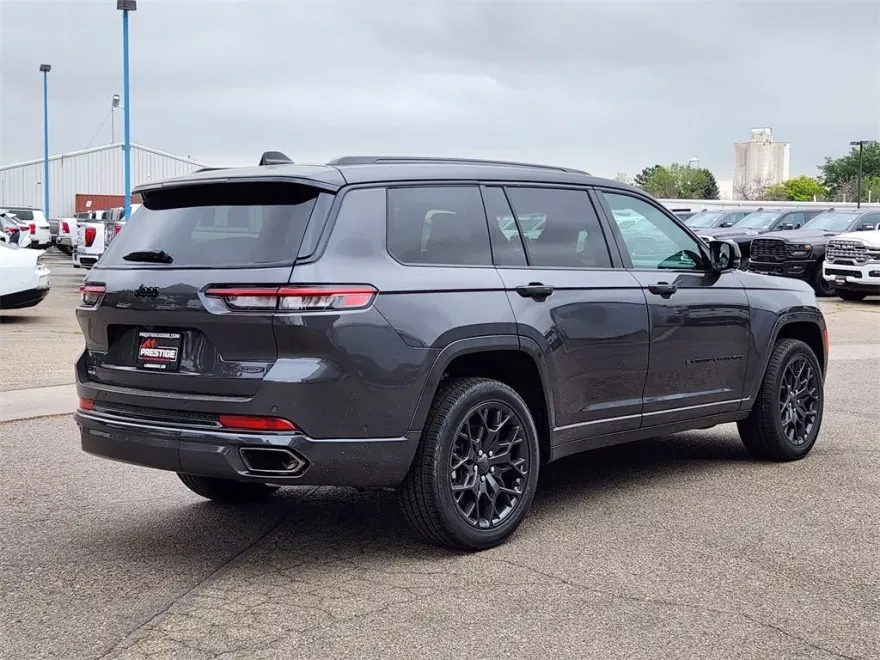 2025 Jeep Grand Cherokee L Summit photo 1