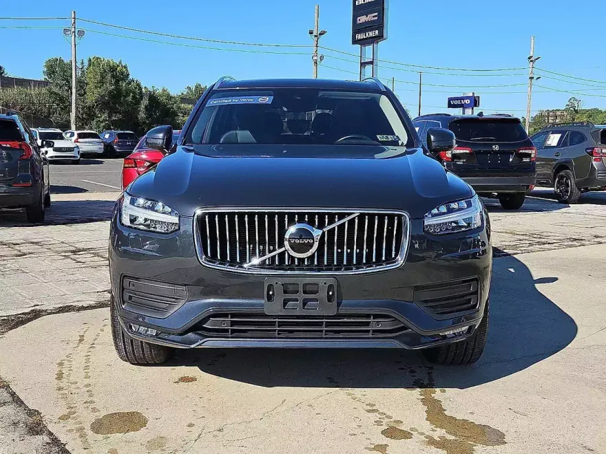 2021 Volvo XC90 T5 AWD Momentum photo 1