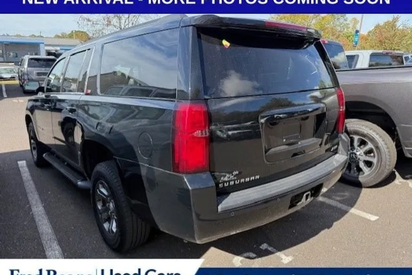 2018 Chevrolet Suburban LT photo 1