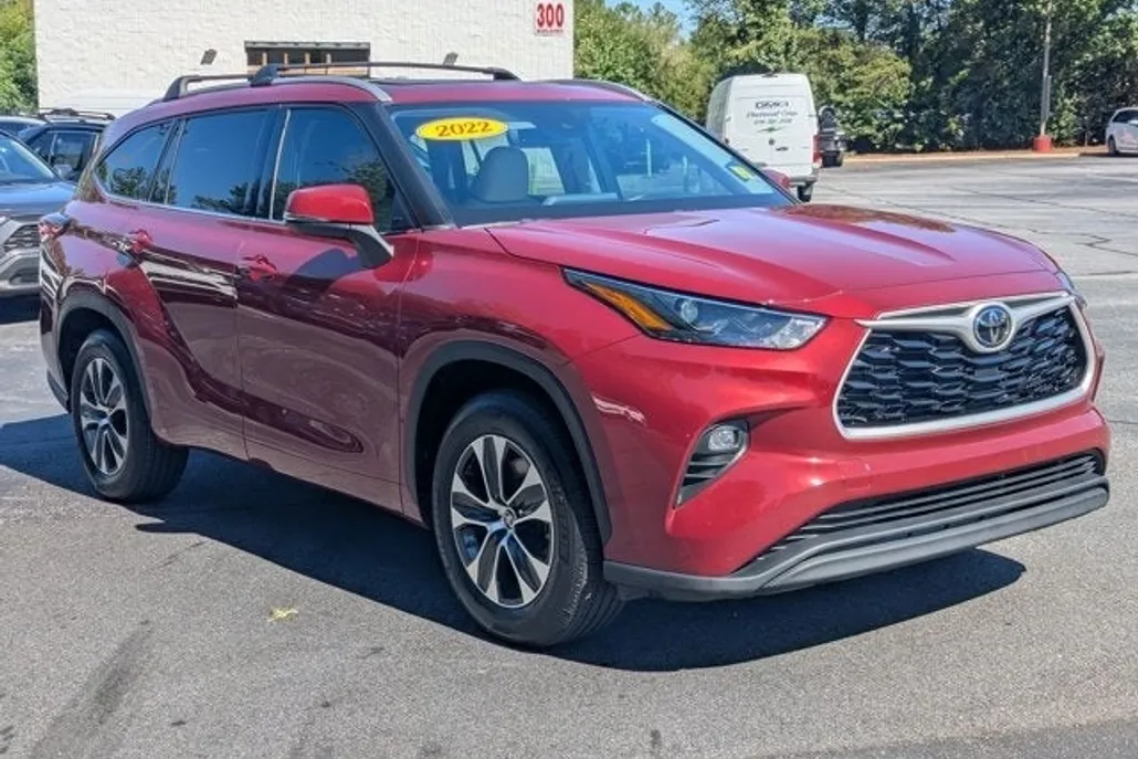 2022 Toyota Highlander XLE photo 1