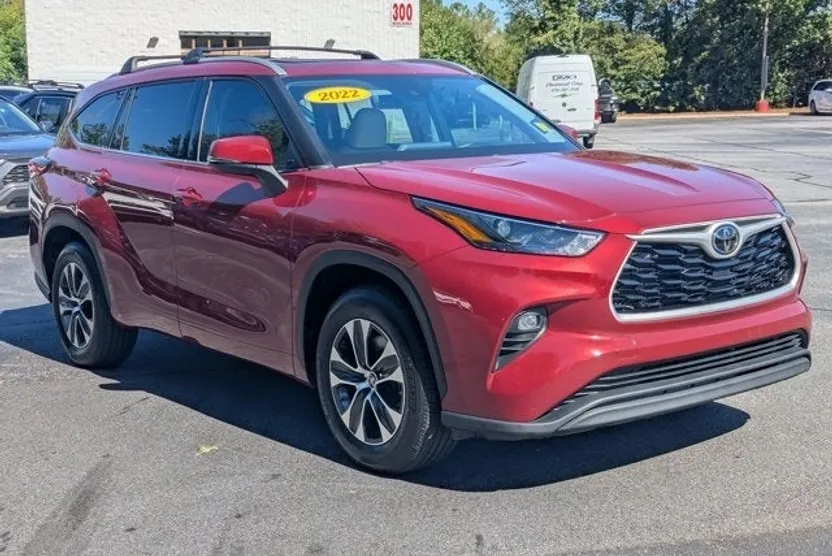 2022 Toyota Highlander XLE photo 1