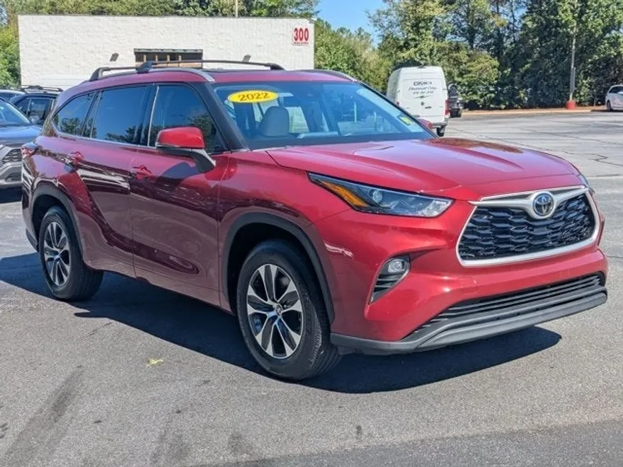 2022 Toyota Highlander XLE photo 1