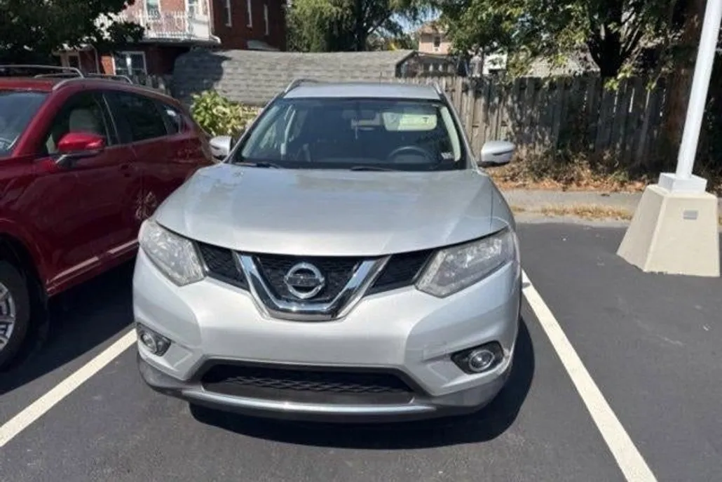 2016 Nissan Rogue AWD SV photo 1