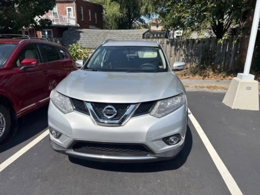 2016 Nissan Rogue AWD SV photo 1
